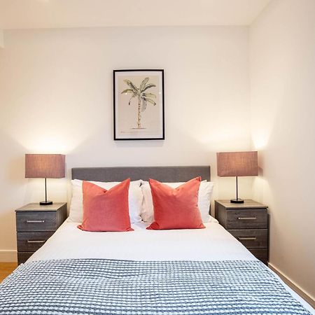 Deluxe Chic 1 2 Bed Apts Near Heathrow Legoland Windsor Slough Villa Kültér fotó