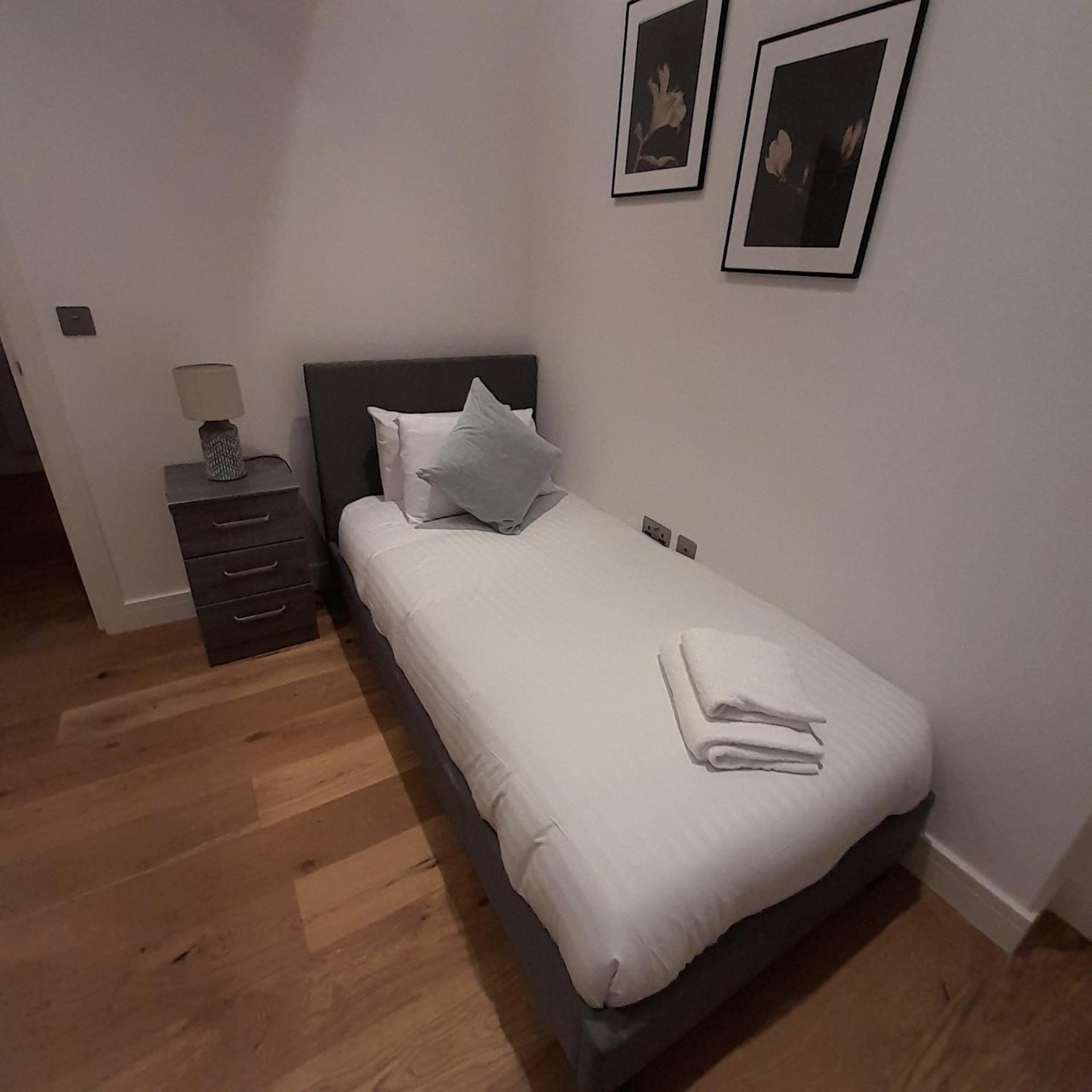 Deluxe Chic 1 2 Bed Apts Near Heathrow Legoland Windsor Slough Villa Kültér fotó