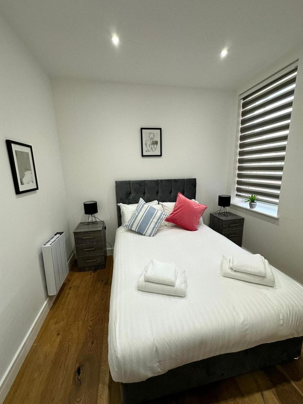 Deluxe Chic 1 2 Bed Apts Near Heathrow Legoland Windsor Slough Villa Kültér fotó