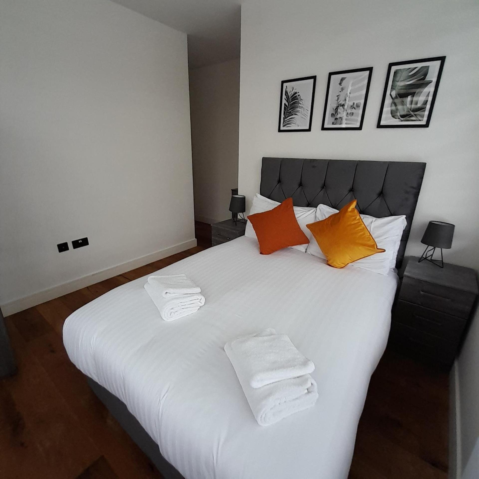 Deluxe Chic 1 2 Bed Apts Near Heathrow Legoland Windsor Slough Villa Kültér fotó